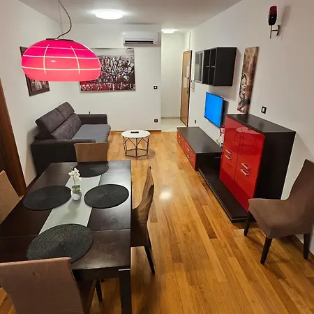 Euphoria - Free Private Garage *