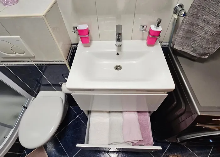 Euphoria - Free Private Garage