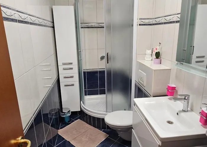 Euphoria - Free Private Garage Split